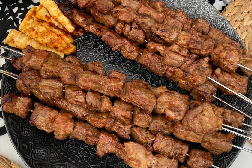 Grymma asiatiska grillspett