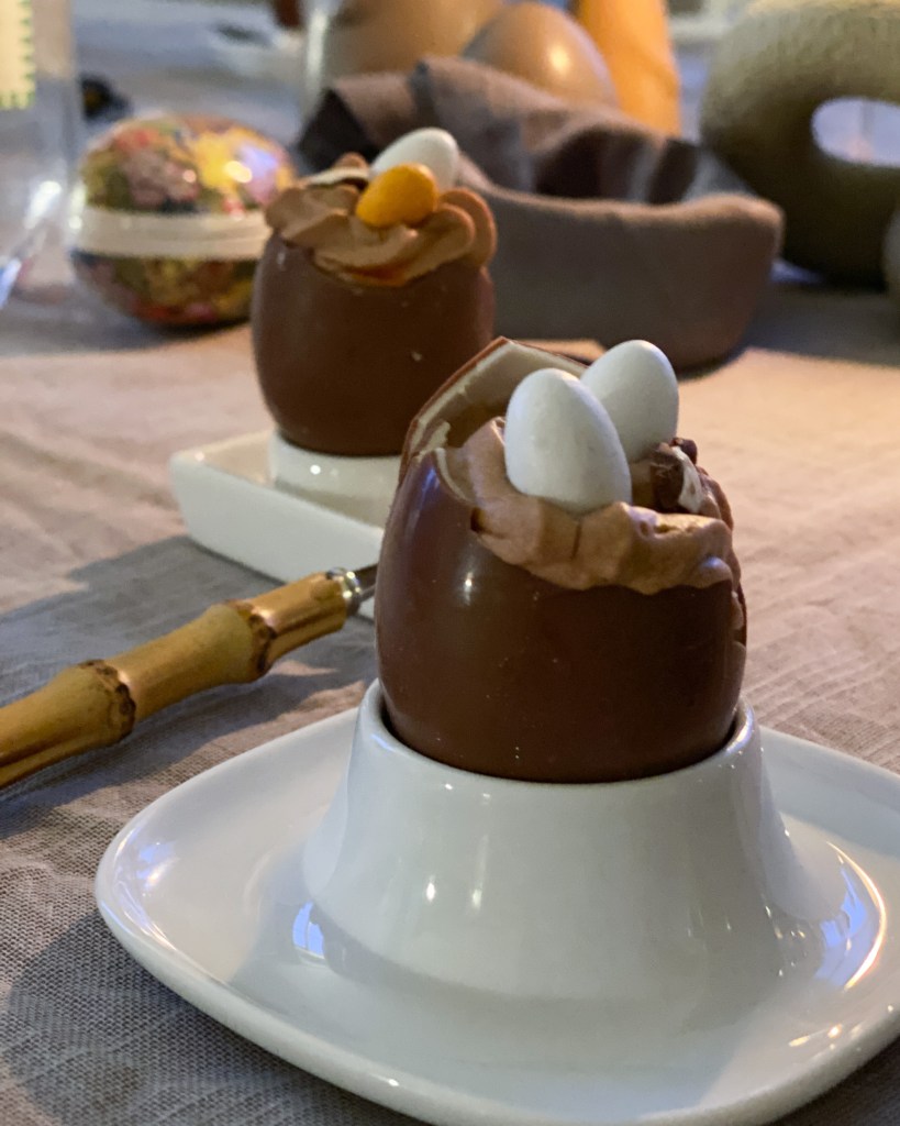 Chokladägg med chokladmousse