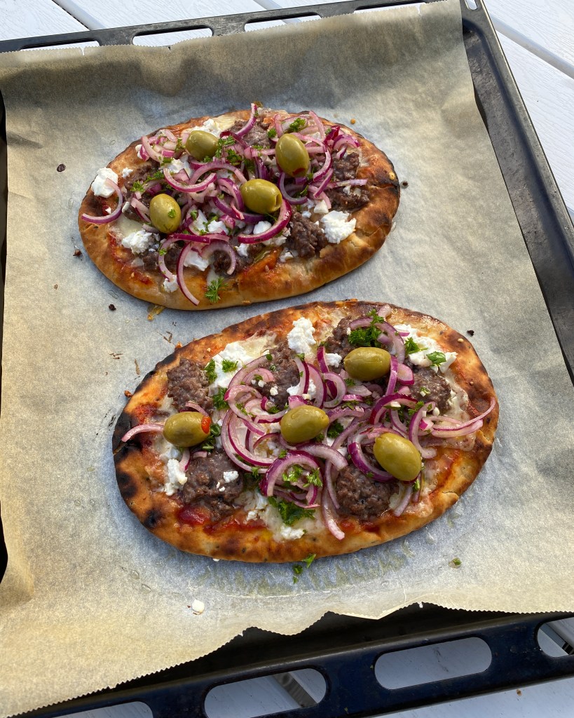 Färspizza på naanbröd