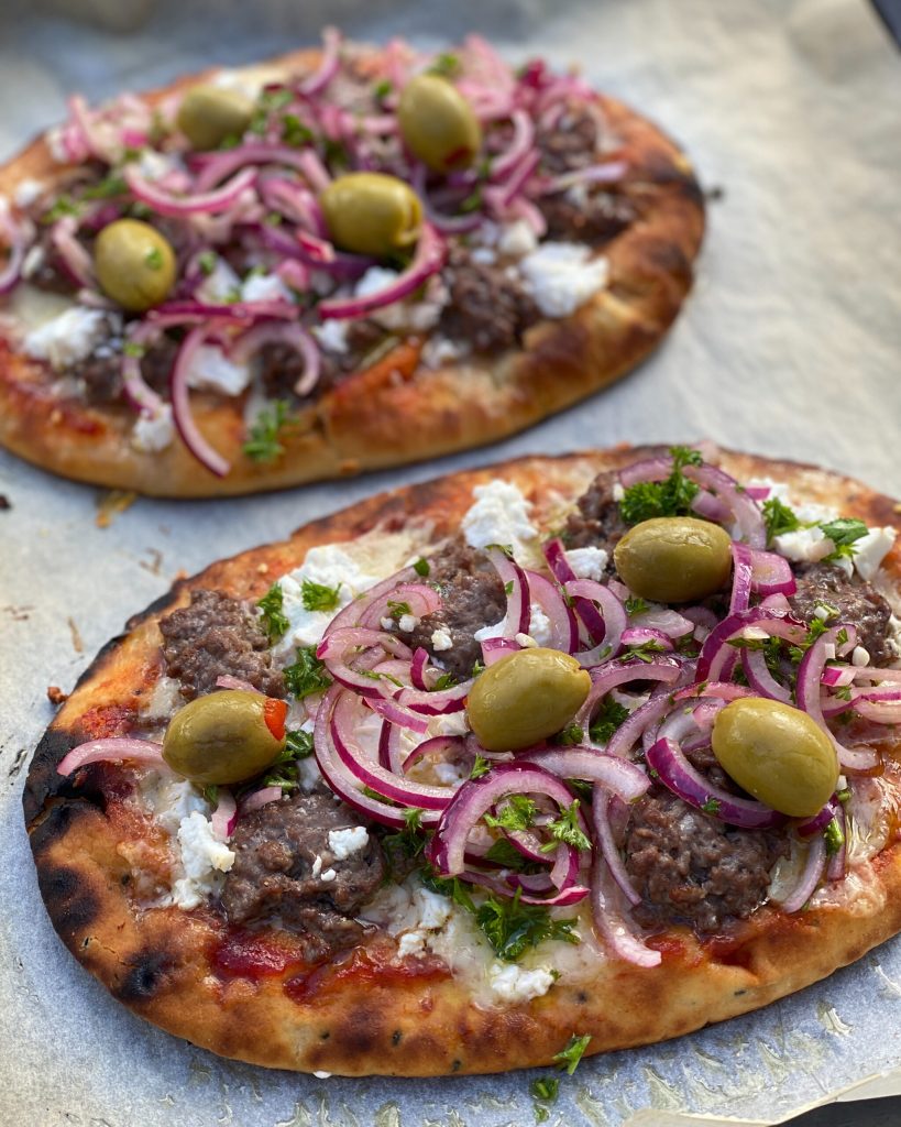 Färspizza på naanbröd