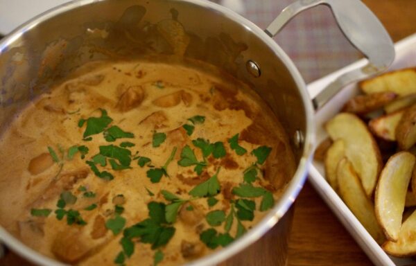 Fläskfilégryta med bacon och champinjoner