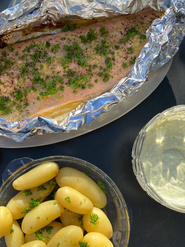 foliegrillad laxsida