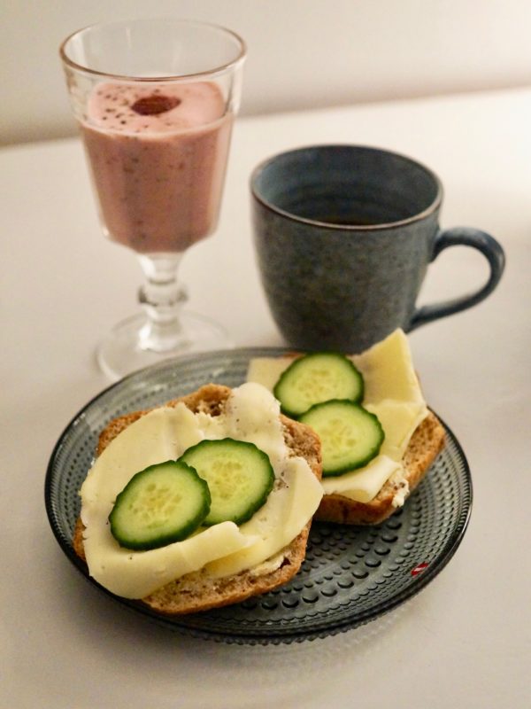 Adventsfrukost - Hallonsmoothie med kardemumma