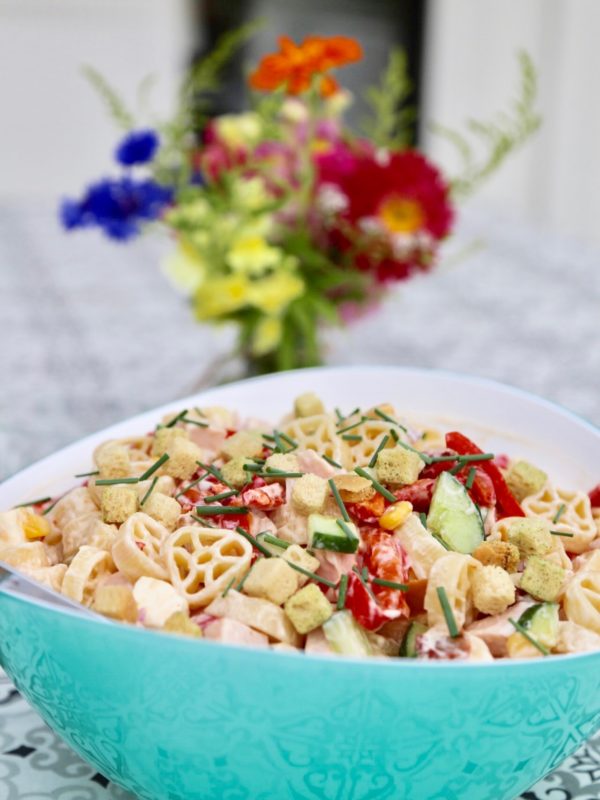 Pastasallad med kassler, fetaost och soltorkade tomater