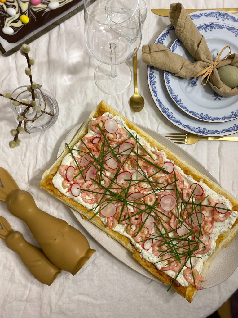 Smördegspaj med räkor och färskost