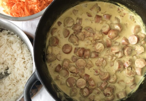 Currydoftande korvgryta