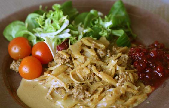 Köttfärsgryta med bacon och vitkål
