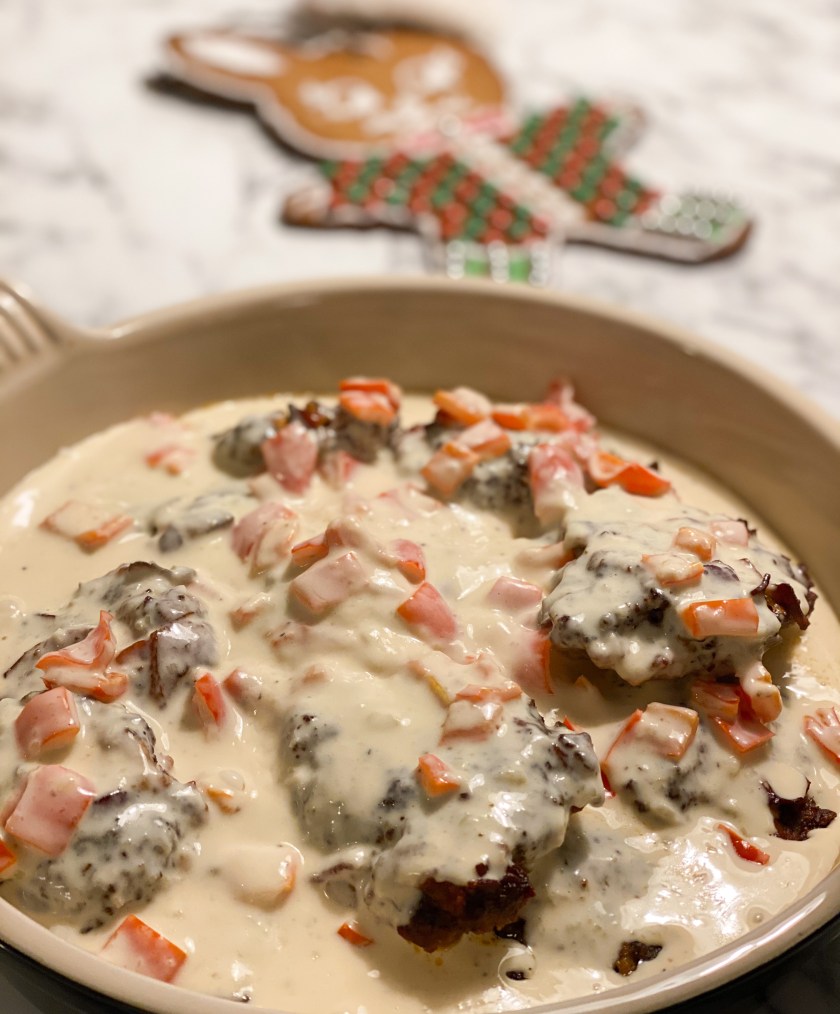 Ost- och baconfyllda köttfärsbiffar med parmesansås