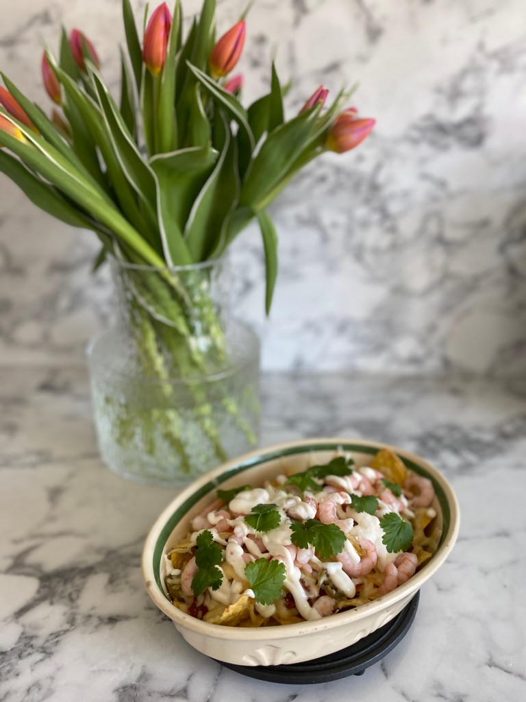 Krispiga nachos med räkor