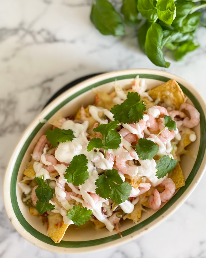 Krispiga nachos med räkor