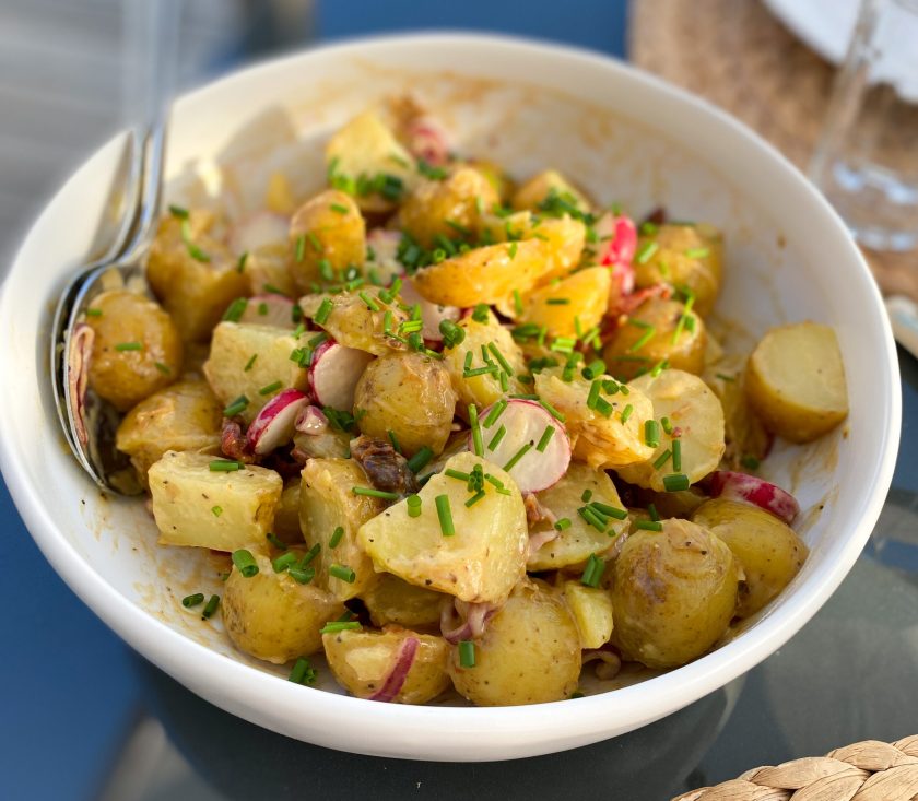 Potatissallad med senap och soltorkade tomater