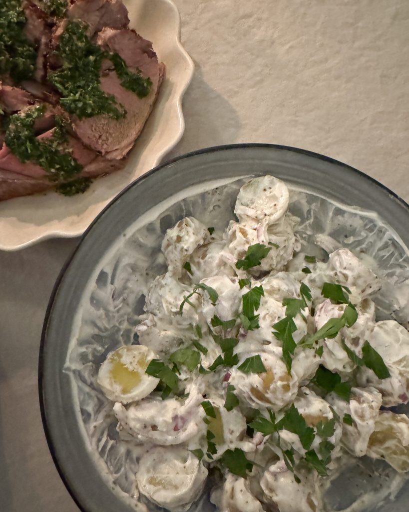 Lammstek, chimi churri och potatissallad