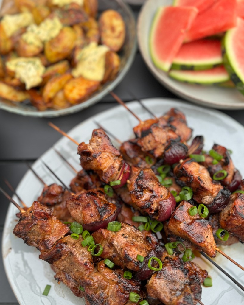 Soja-och honungsmarinerade grillspett