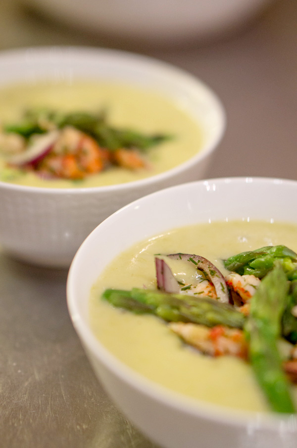 Kräft- och sparrissoppa